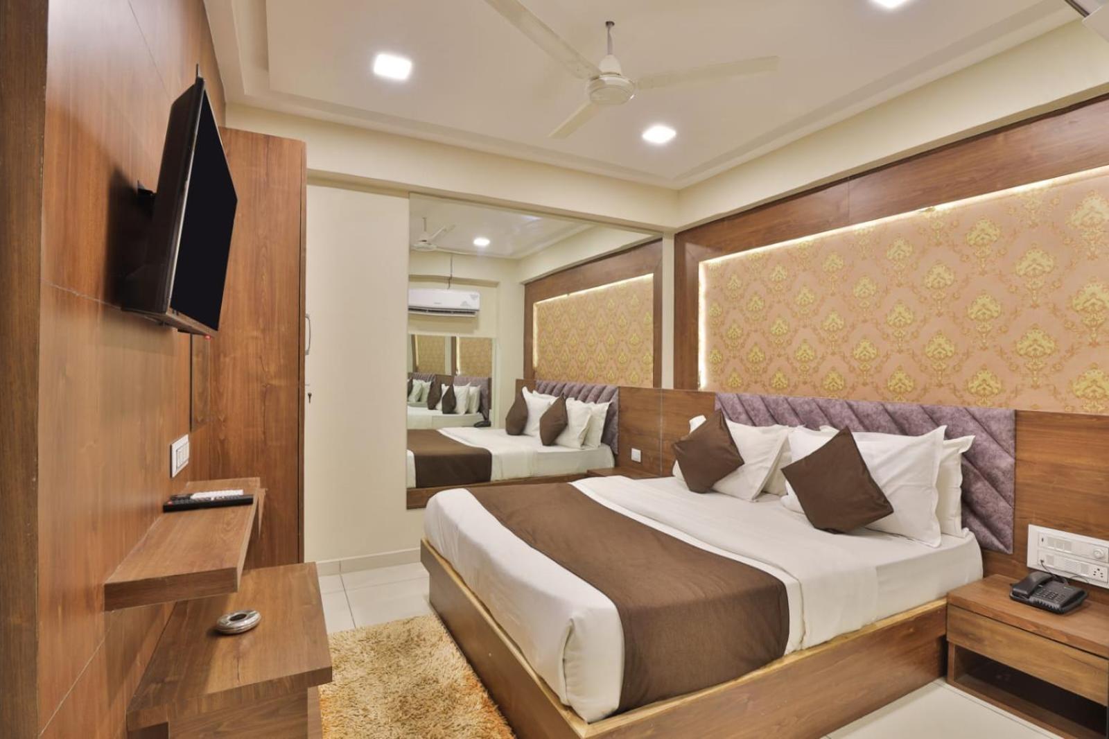 Hotel Rest Inn Гандинагар Экстерьер фото