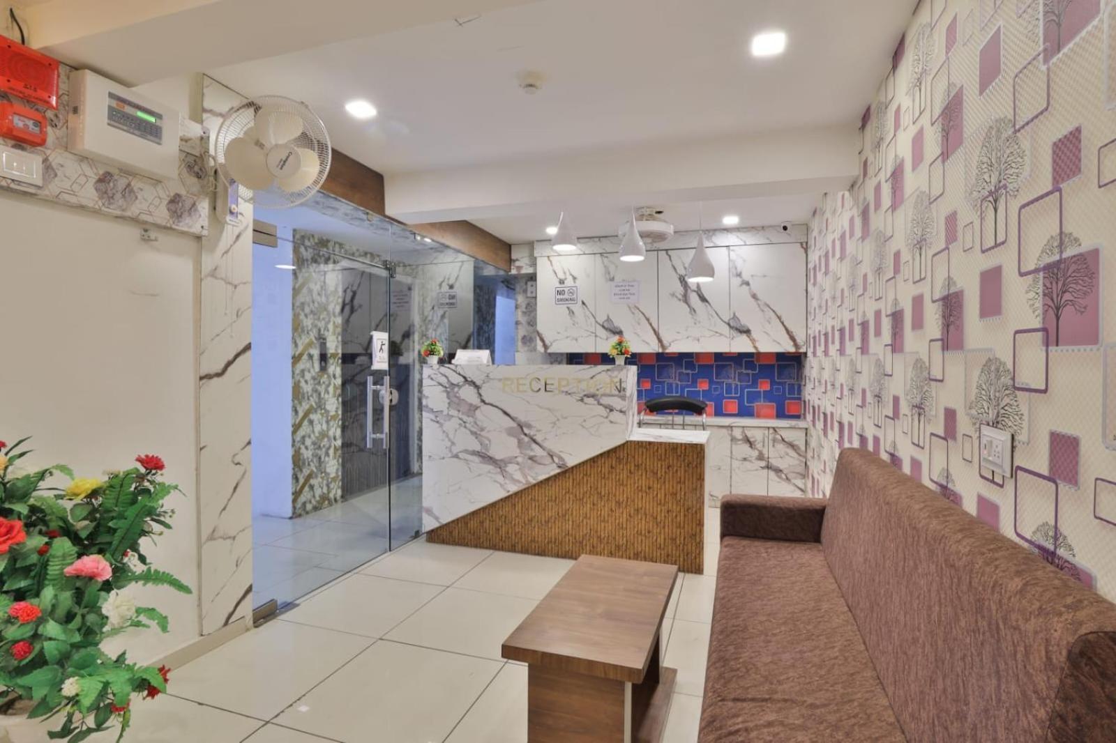 Hotel Rest Inn Гандинагар Экстерьер фото